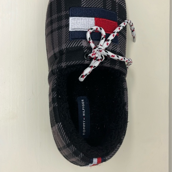 Tommy Hilfiger Gray Plaid Fluffy Slippers Men’s Size 9 (NWOT) - Picture 4 of 6